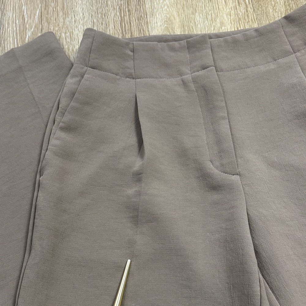 Aritzia Wilfred The Effortless Pant Crepette Brown Tan Pleated Front Trousers - Picture 11 of 11